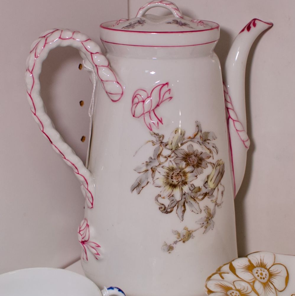 Haviland Limoges teapot w/ lid