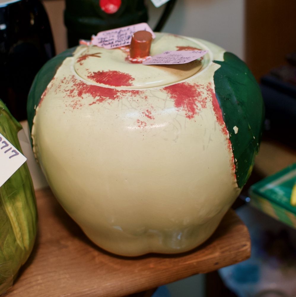 Hull “Blushing Apple” 1940’s cold paint cookie jar