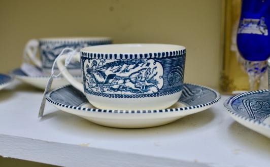 Currier & Ives cup & saucer set of 6