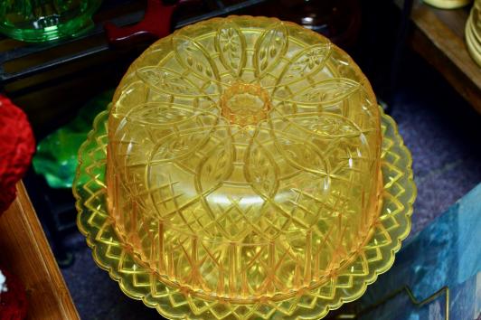 Vintage amber plastic cake plate w/ cover