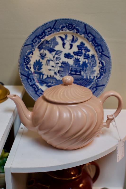 Franciscan beige teapot (Coronado)