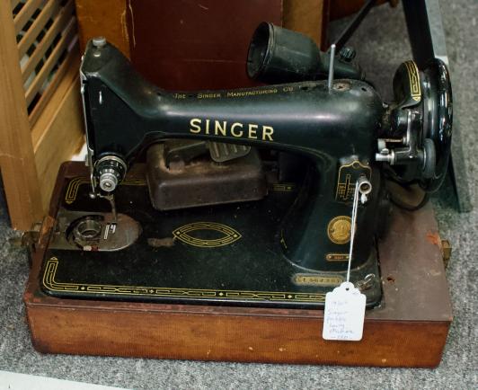 1930s singer portable sewing machine