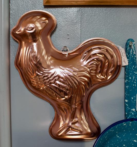 Vintage “copper” rooster mold (1960s)