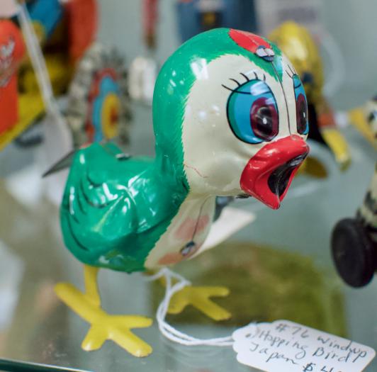 Wind up hopping bird - Japan tin toy