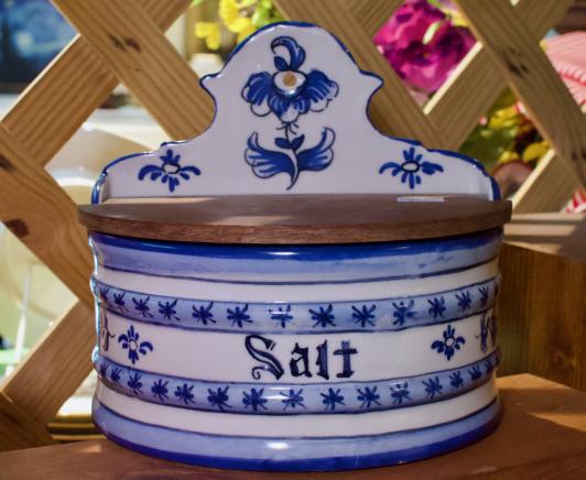 Salt cellar