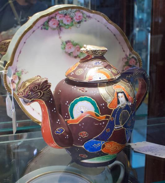 Circa 1920s Japan Satsuma Morigo tea pot
