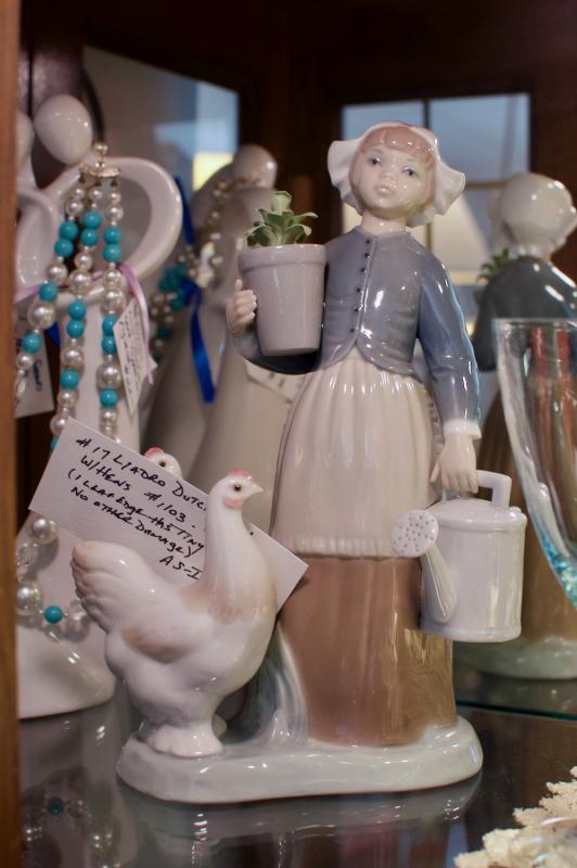 Lladro Dutch girl w/ hens