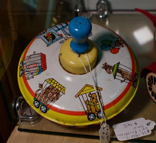 Tin toy spinning top