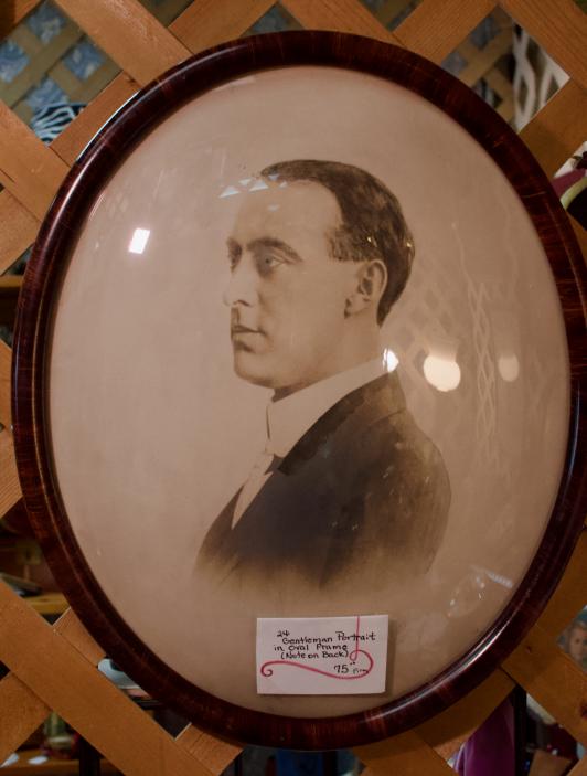 Gentleman portrait in oval frame