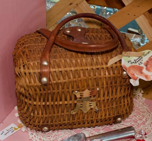 Vintage brown basket purse