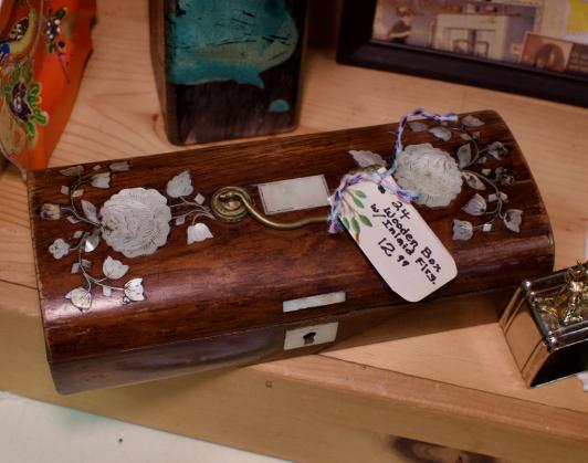 Wooden box w/ inlaid flowers