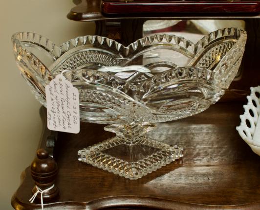 Beautiful crystal oval console fruit bowl w/ pedestal foot
