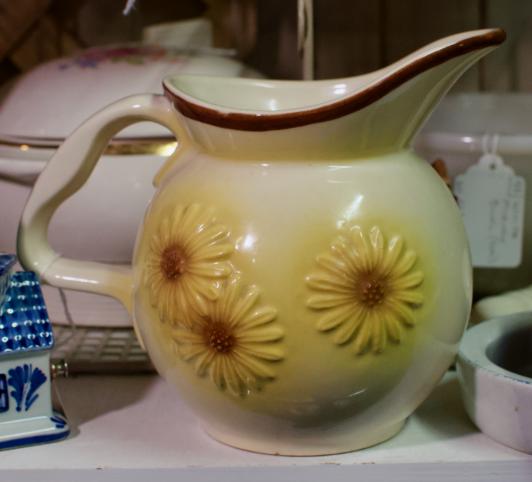 Hull sunflower pitcher