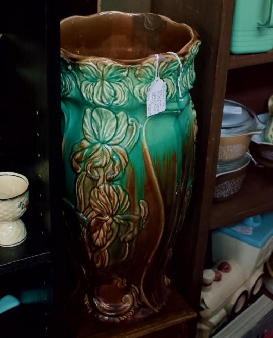 Roseville majolica blend (rare) umbrella stand