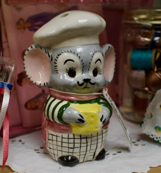 Mouse cheese shaker