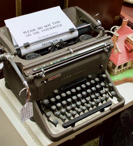 Manual typewriter by underwood. No. 6