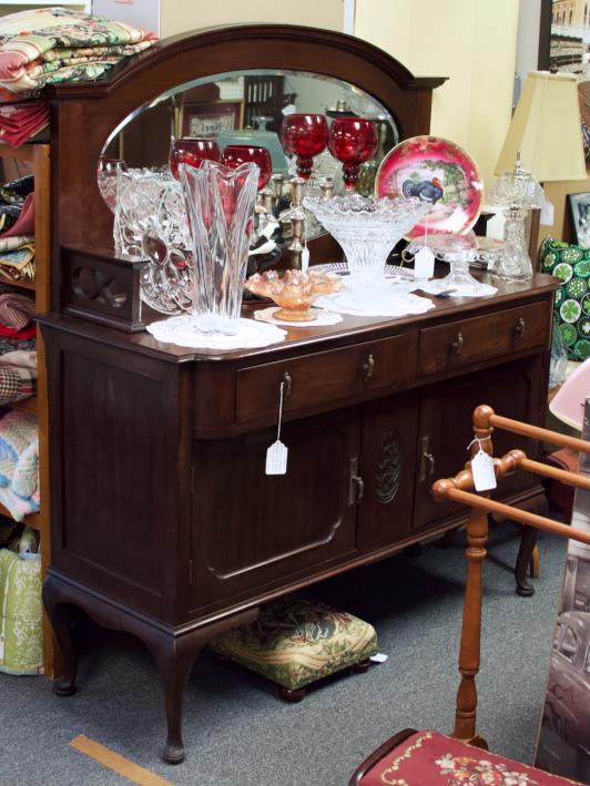 Mahogany sideboard buffet w/ oval mirror