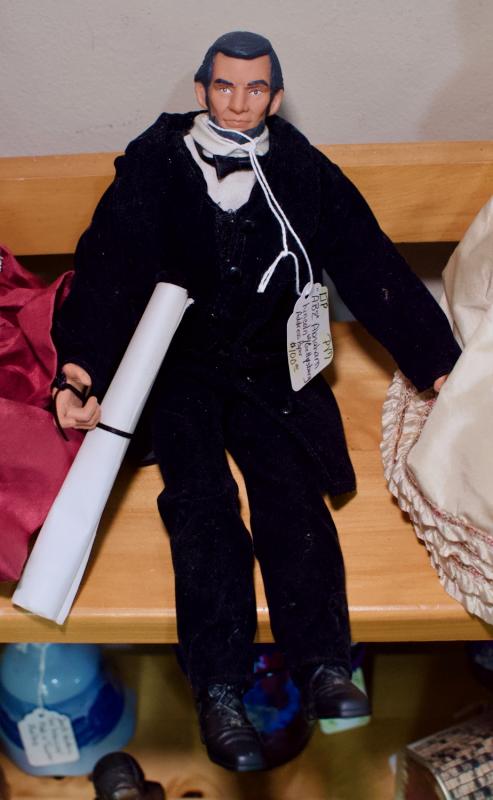 “ABE” Abraham Lincoln w/ Gettysburg address paper