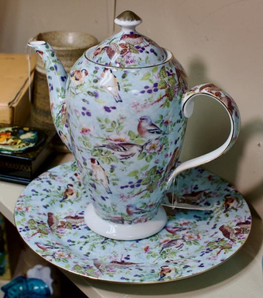 Jay & Sons, Mayfair collection teapot & plate