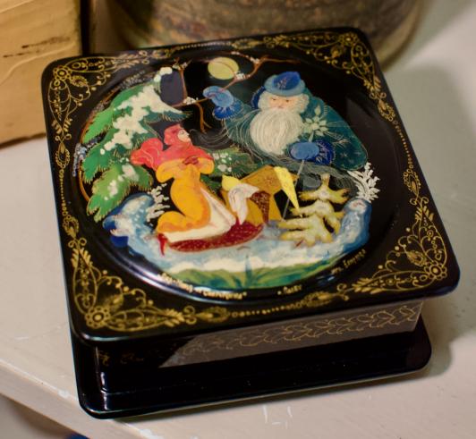 Vintage Russian lacquered hand painted trinket box