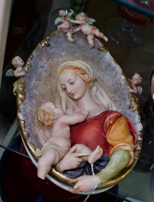 Oval Madonna & child