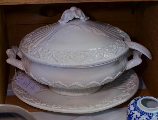 Tureen w/ ladle & underplate