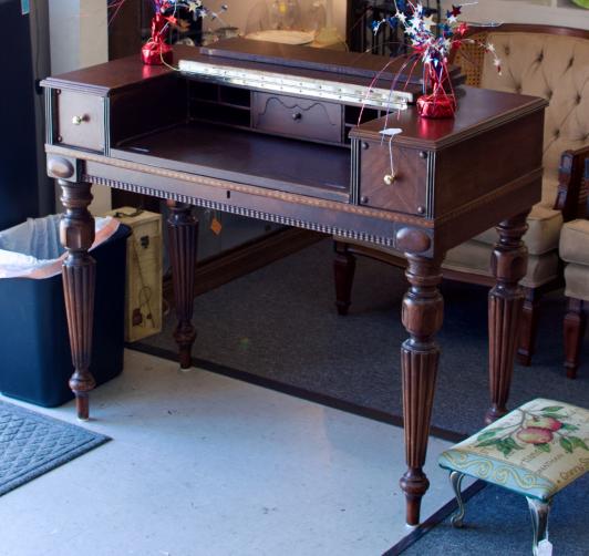 Hekman spinet writing desk