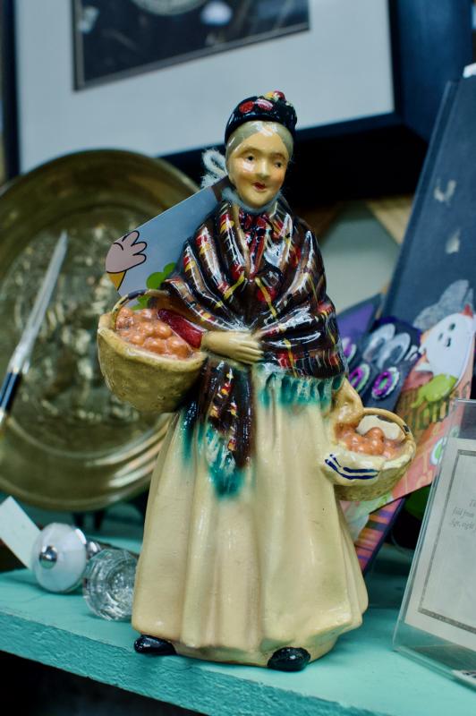 Chalkware lady w/ oranges