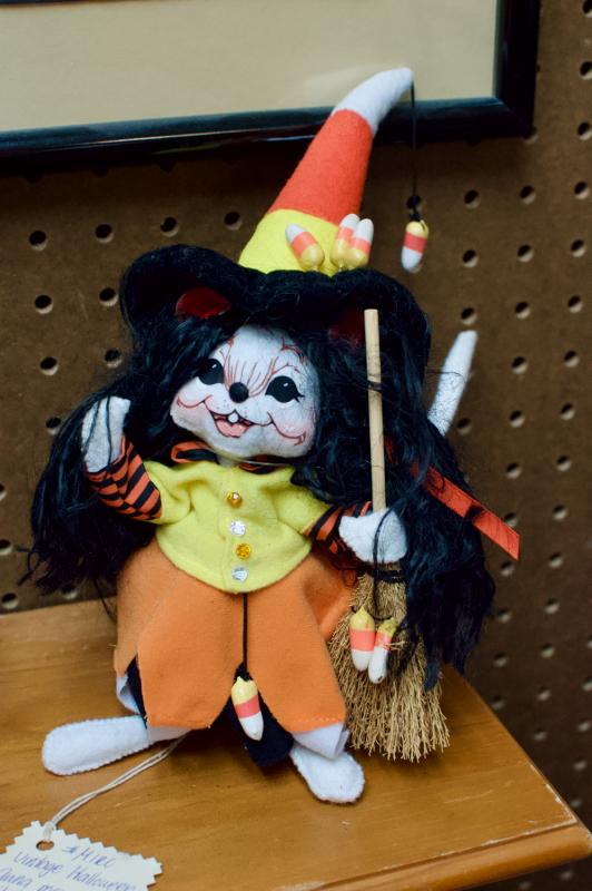 Vintage Halloween Annalee mouse witch
