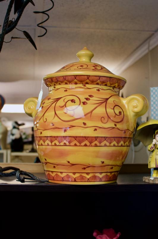 Peirl Kariston cookie jar