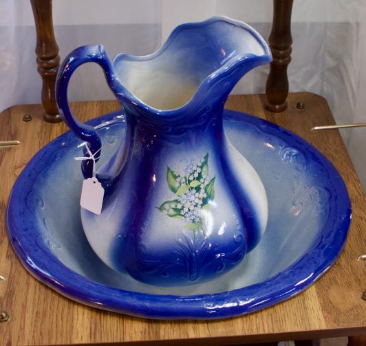 Blue / white bowl & pitcher