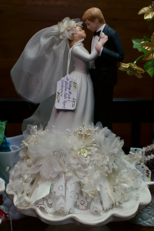 Vintage bride & groom cake topper centerpiece
