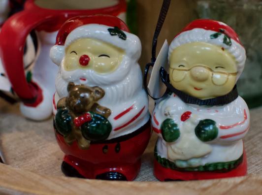 Mr & Mrs Santa salt & pepper shakers