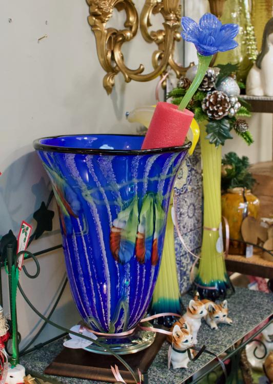 Vase w/ glass flower