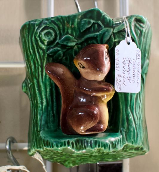 Vintage ceramic stump w/ squirrel