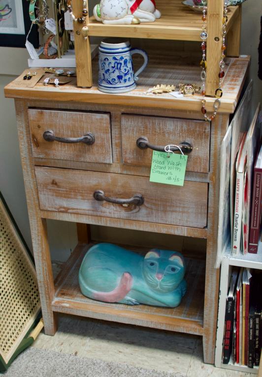 Wood wash stand w/ drawers