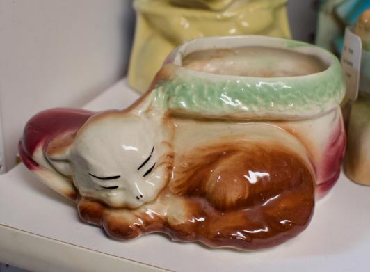 Sleeping cat planter