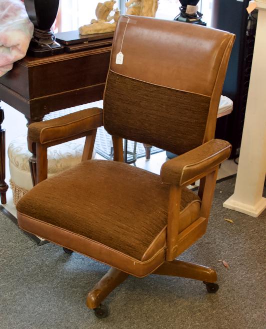 Rolling office chair