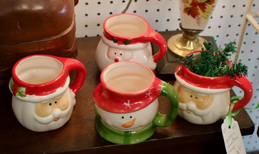 Set of 4 Christmas mugs