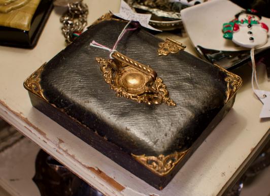 Antique box w/ diamond shape mirror inside