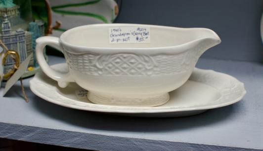 1940’s Grandmom’s Gravy boat 2-pc set