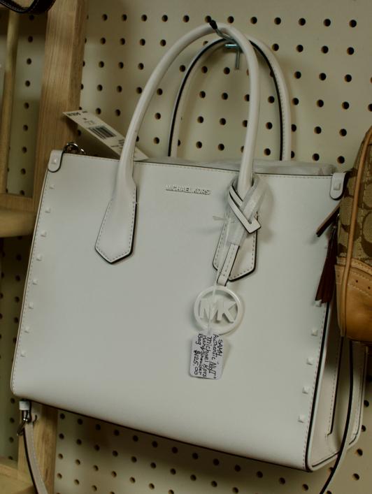 Authentic NWT Michael Kors hand / shoulder bag