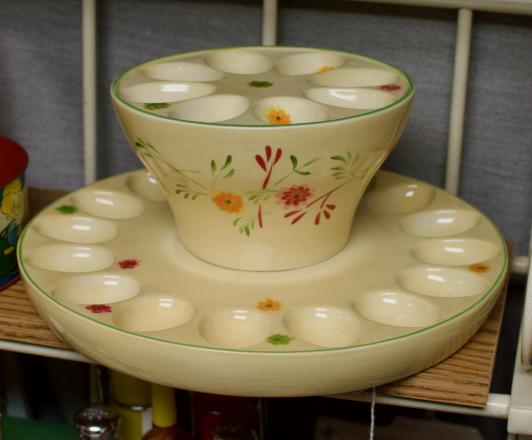 Paula Deen deviled egg dish - rare