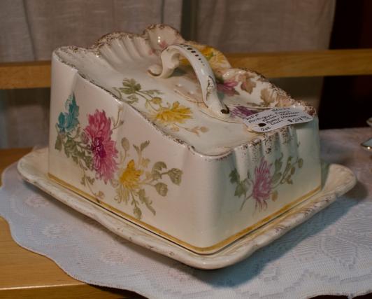 Antique Franz Anton Mehlem butter / cheese dish