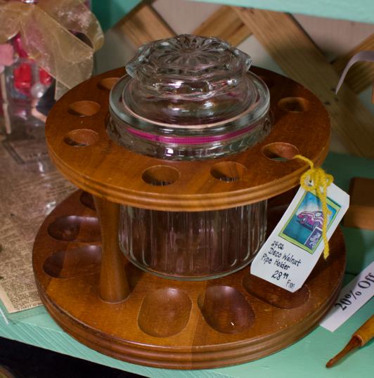 Deco walnut pipe holder