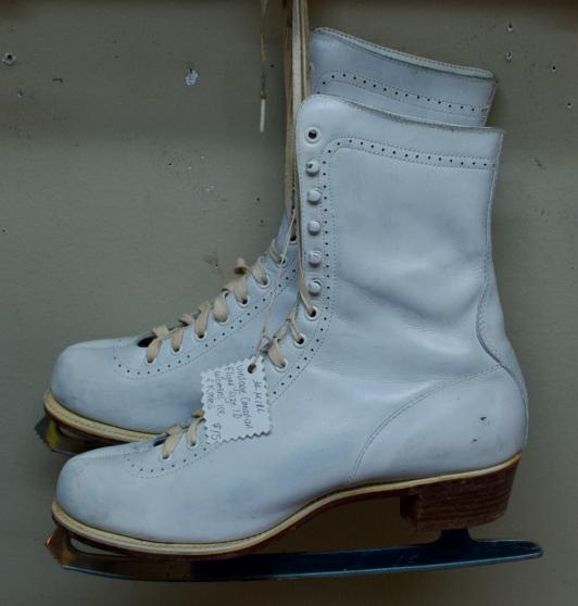 Vintage Canadian Flyer size 10 women’s ice skates