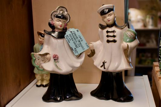 Florence ceramics Asian couple