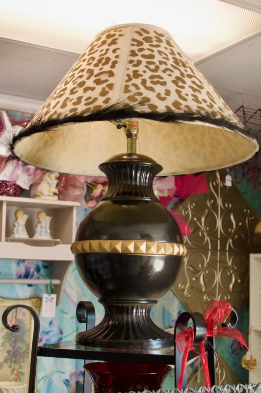 Leopard lamp - works