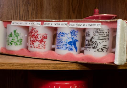 Vintage Davy Crockett set of 4 mugs - Hazel Atlas