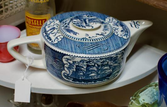 Vintage C&I “Flat Nose” teapot